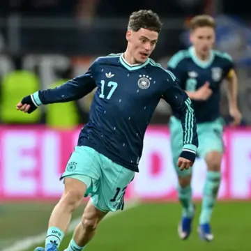 قائمة مباريات اليوم الإثنين 30 مارس 2026 والقنوات الناقلة والمعلقين